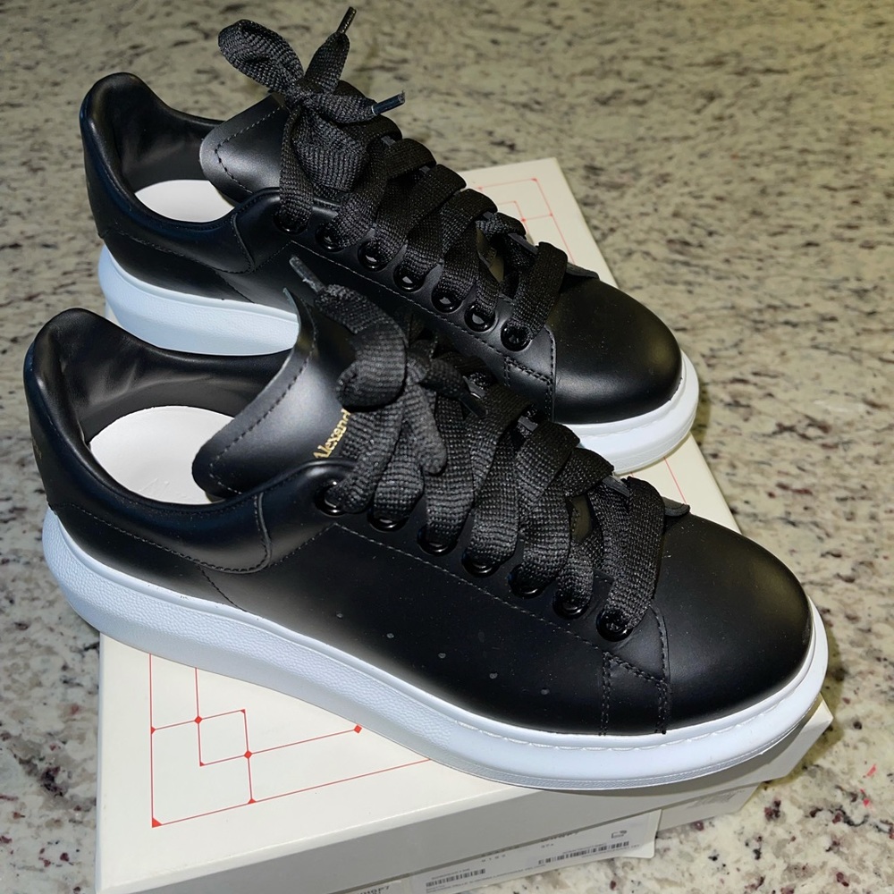 Authentic Alexander McQueen - Picture 3 of 3